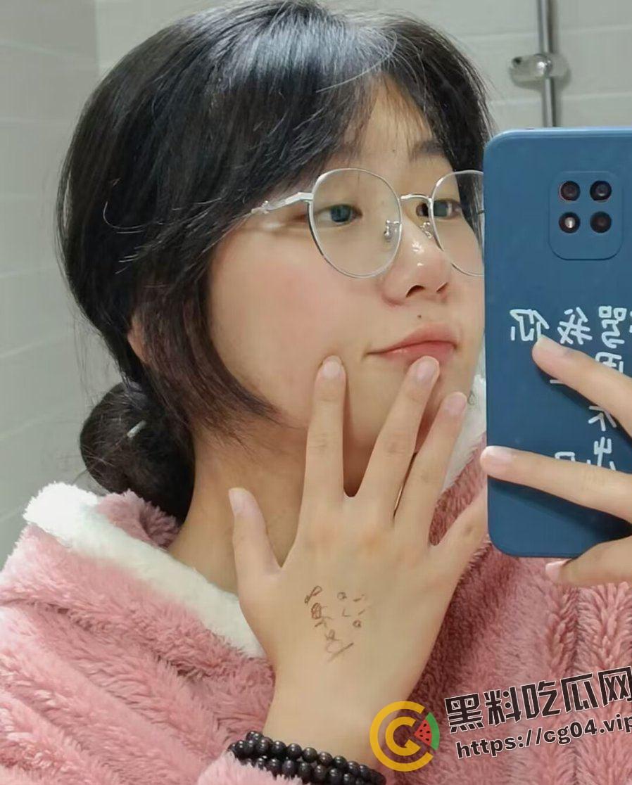 太原理工学院 好学生 【李佩佩】 cos展上约炮 喜欢发风骚自拍 被网友反手曝光  第4张