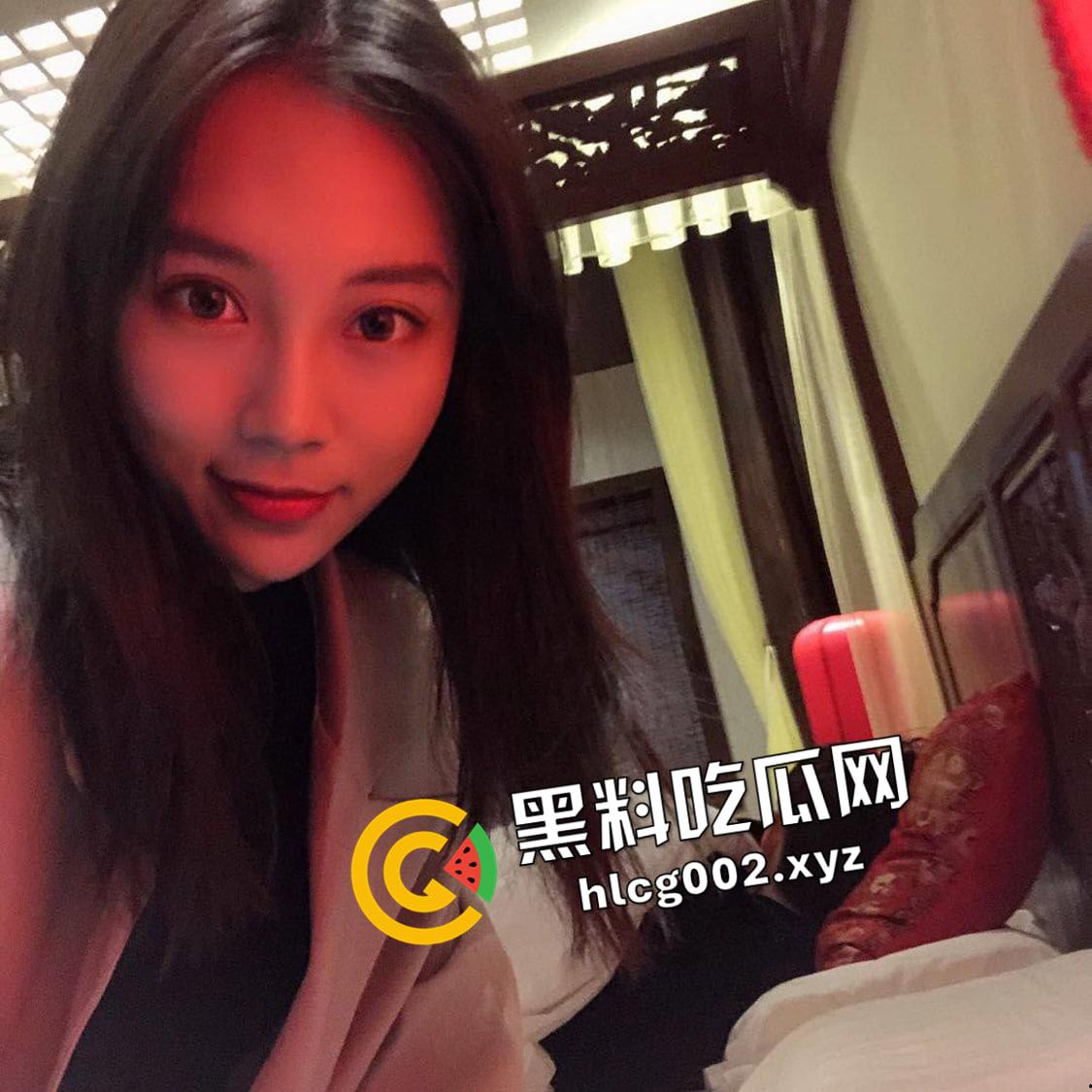 瓜友投稿！网恋海南公务员美人妻 网红级别的素颜长相 骚鲍鱼一模就喷水 掰开给你看  第1张