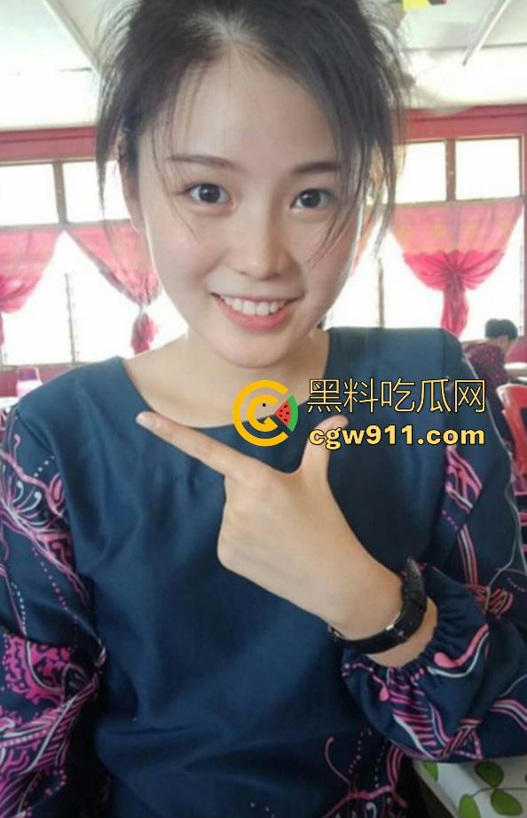 广州外企白领高管【沈佳奕】跟男友自拍啪啪流出，口交深喉吞精，一线天白虎嫩穴猛插，直接看射了！  第3张