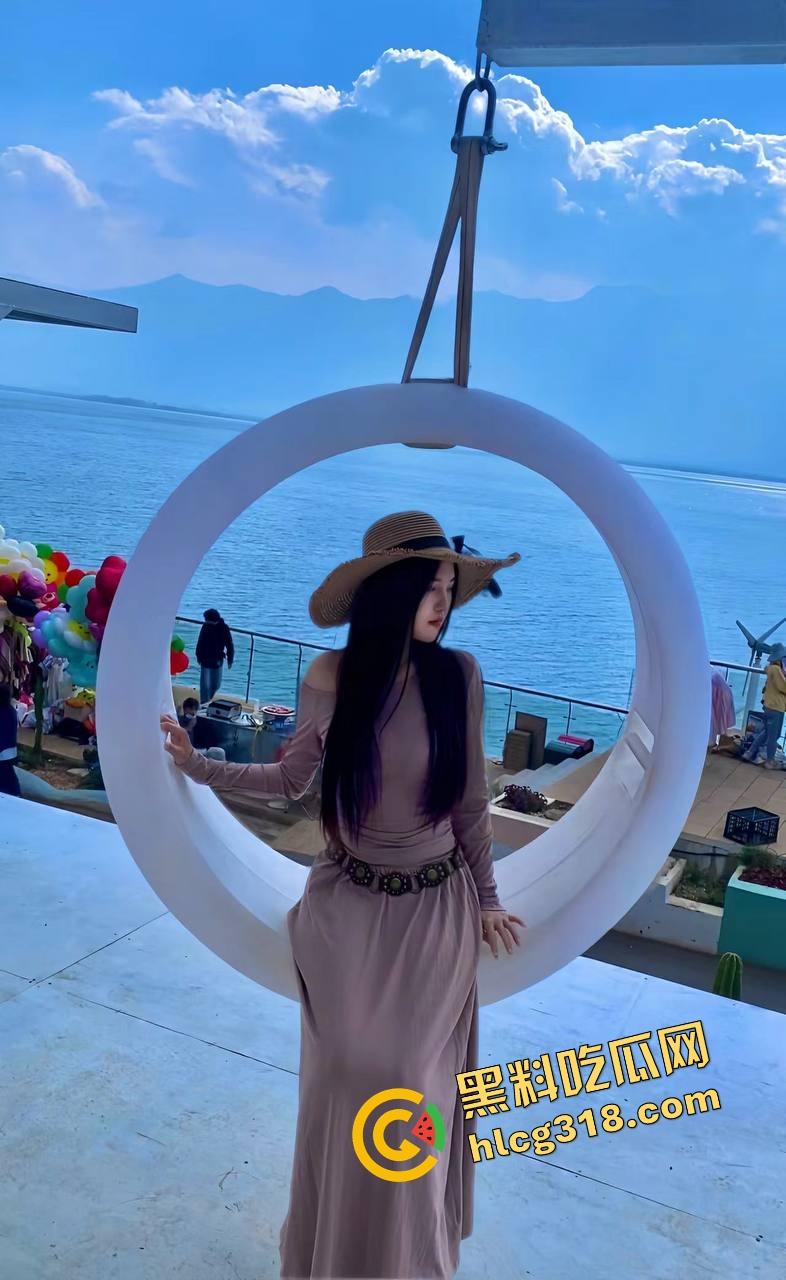 这才叫大师，佛山老技师现场上课，莞式手法一出全程带性张力男顾客秒缴械，这套操作谁顶得住？  第2张