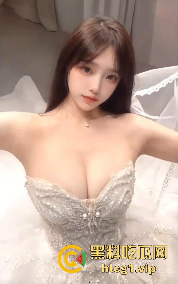 青梅竹马出嫁前夜！帮新郎亲自调教新娘，撅着屁股操完再出阁！  第2张