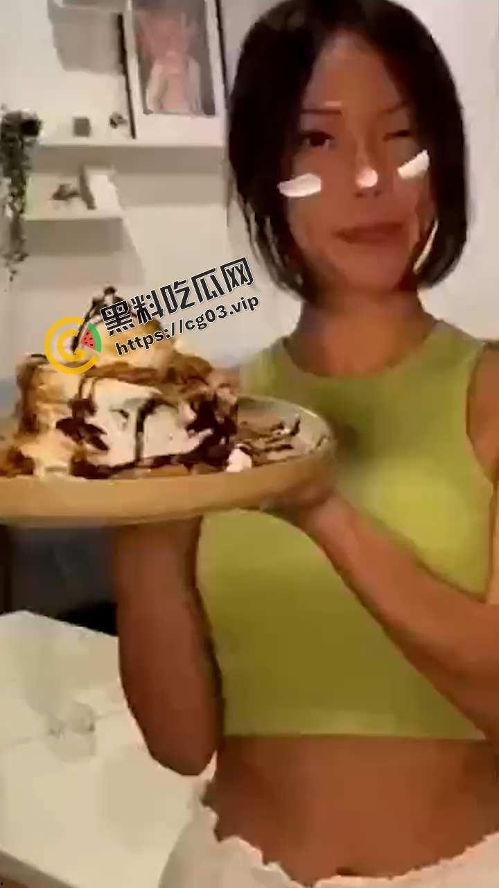 IG上万粉网红厕所自拍流出 身材无敌 童颜巨乳 木瓜奶又大又白  第4张