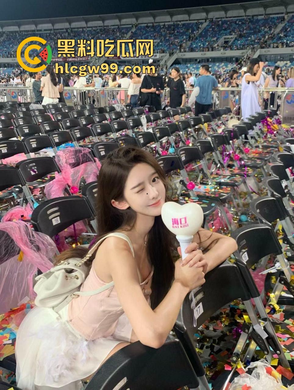 性感秘书被经理带到电竞酒店，蒙眼黑丝大长腿成天然炮架子，华伦天奴加攻速大屌疯狂撞击，还被偷拍全网疯传！  第4张