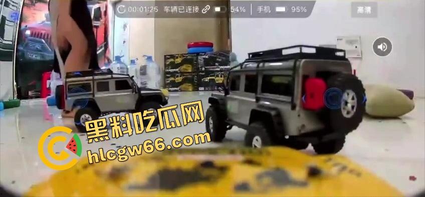 抖音玩具车新赛道火出圈，直播间全是小车撞逼挑战赛，主播裙子掀起坐等遥控，水友开得贼准一撞一浪叫！  第13张