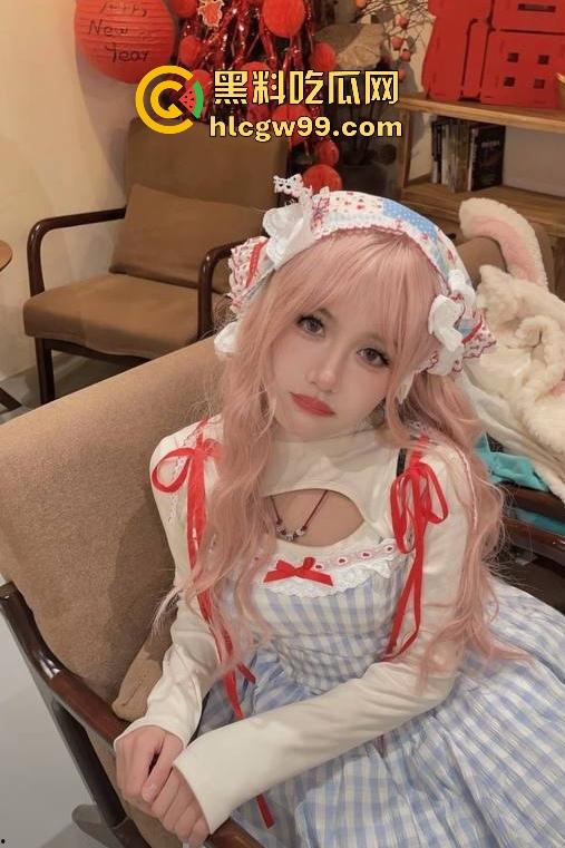 抖音反差骚母狗网红主播【胖狗崽】付费内容曝光，露脸真空骚舞极品，身材一览无遗，诱惑满满！  第2张