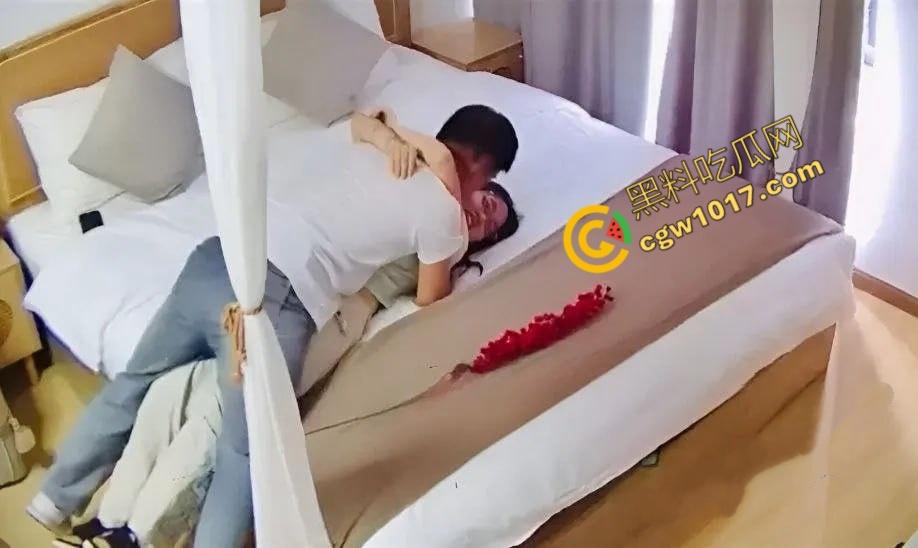 阜阳乡村网红【赵小娜】酒店激情做爱翻车现场！巨乳肥臀主动骑乘，简直就是骚浪贱！  第3张