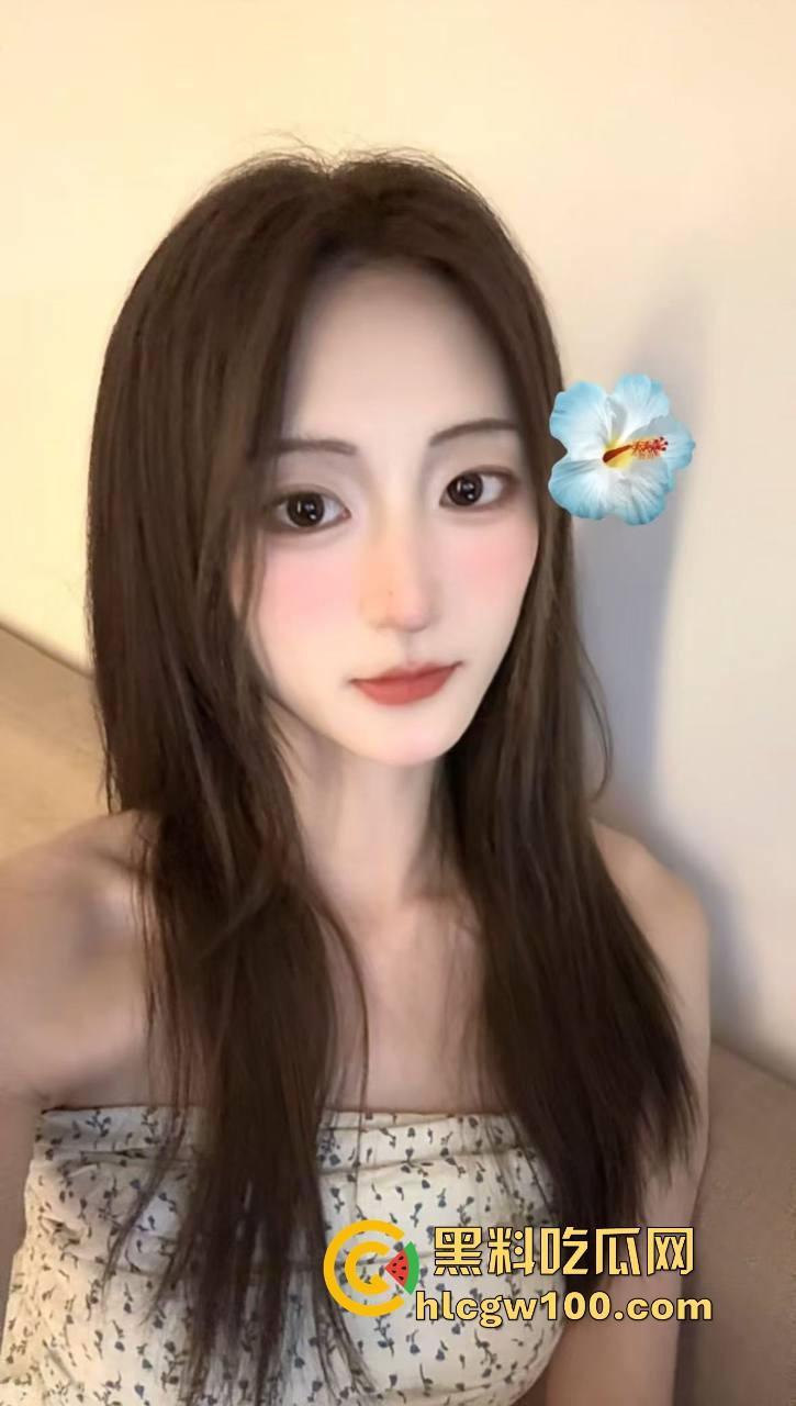 快手骚逼主播花样翻新，直播间聊天还不够刺激，下面被大哥干得满地找牙，这玩得是真骚真真实！  第2张