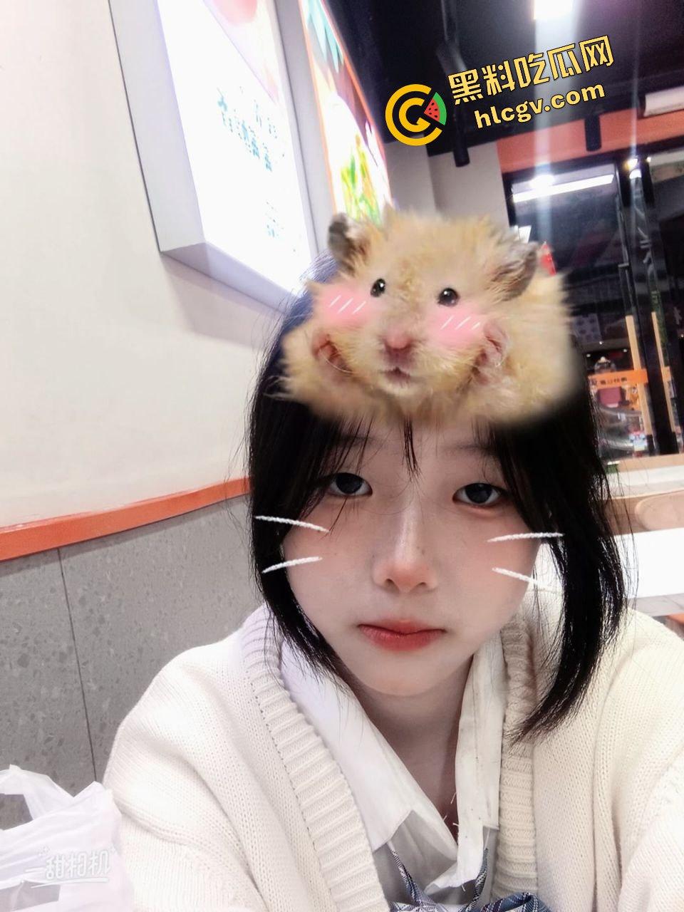 广西玉林财经学校高三骚货『王亚芳』粉嫩骚穴 极致反差 与社会人玩3P 惨遭同学曝光！独家流出！  第3张