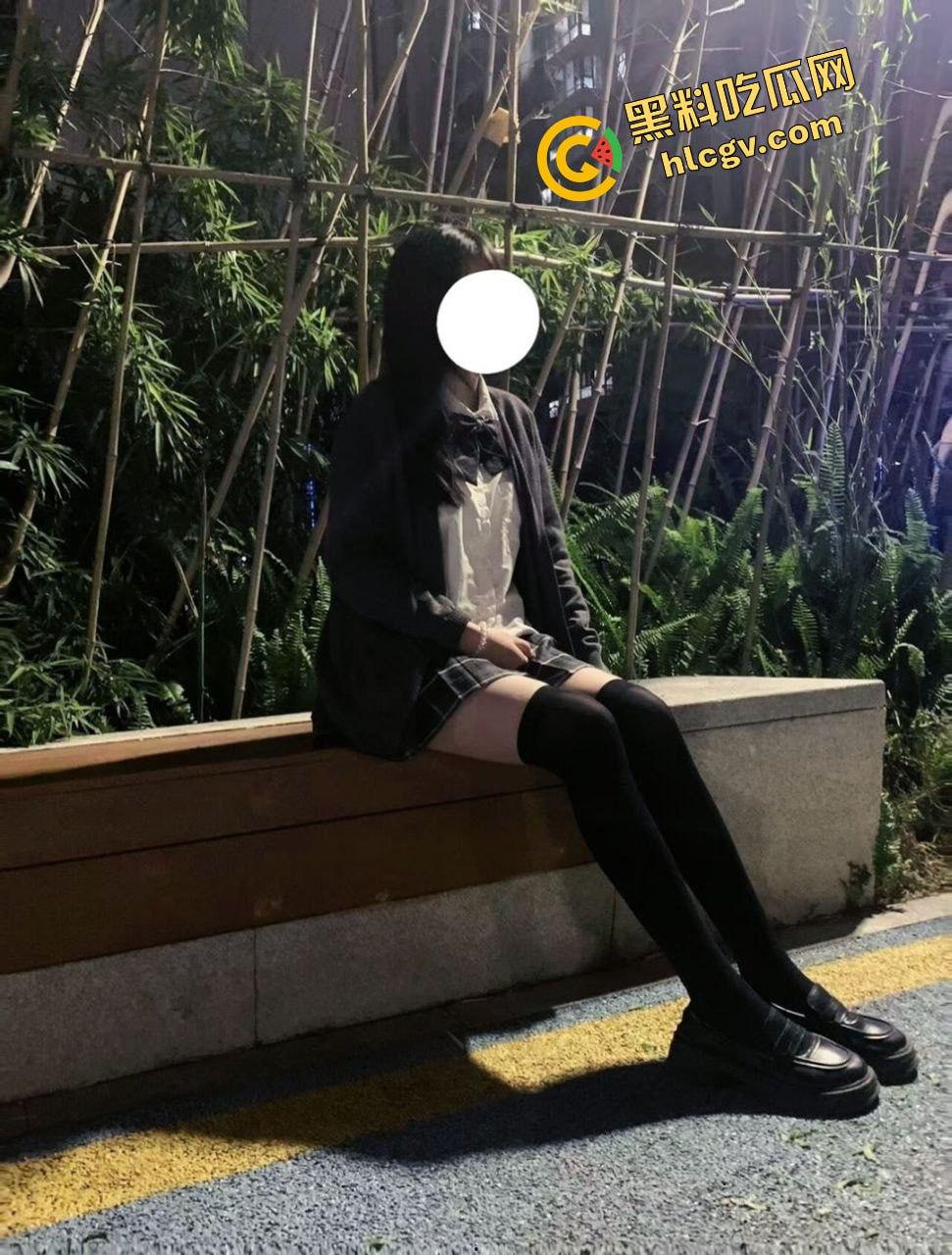 广西玉林财经学校高三骚货『王亚芳』粉嫩骚穴 极致反差 与社会人玩3P 惨遭同学曝光！独家流出！  第4张