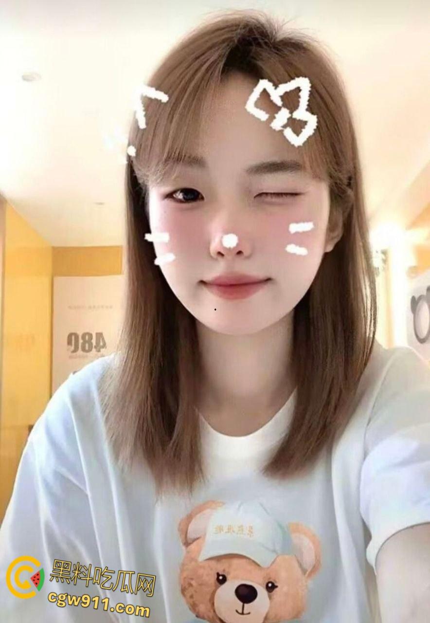 湘潭大学【刘宁】，与男友开房视频流出，清纯外表角色扮演样样都来，情趣黑丝诱惑爆棚，浴室镜前多姿势爆操！  第2张