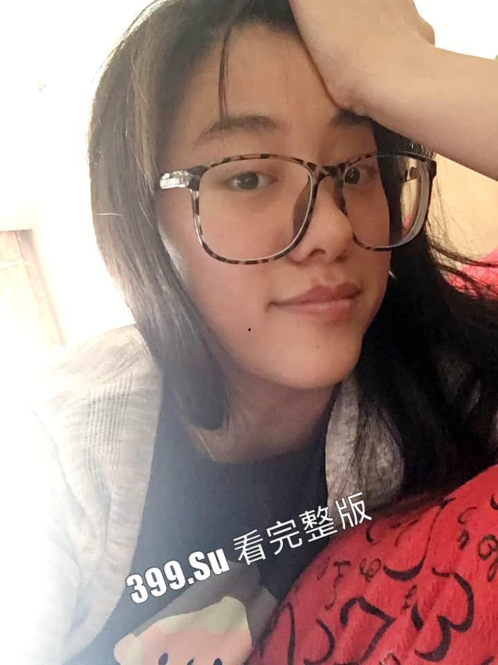 露脸轻熟女 #陆丽 海量自拍32v流出 十个眼镜九个骚 被操时还在和员工打电话 克制着不敢叫床 很刺激很反差 配合情郎喜好各种制服  第1张