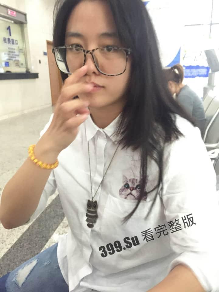 露脸轻熟女 #陆丽 海量自拍32v流出 十个眼镜九个骚 被操时还在和员工打电话 克制着不敢叫床 很刺激很反差 配合情郎喜好各种制服  第6张