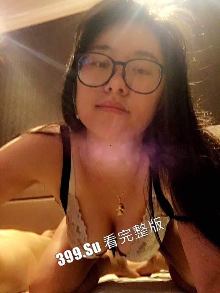 露脸轻熟女 #陆丽 海量自拍32v流出 十个眼镜九个骚 被操时还在和员工打电话 克制着不敢叫床 很刺激很反差 配合情郎喜好各种制服  第7张