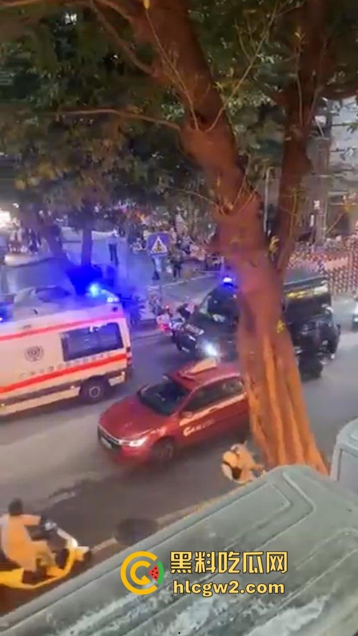 这不是拍戏！广州南沙一男子情绪失控街头挥刀砍人又割喉 被害人当场盖布 好吓人！  第8张