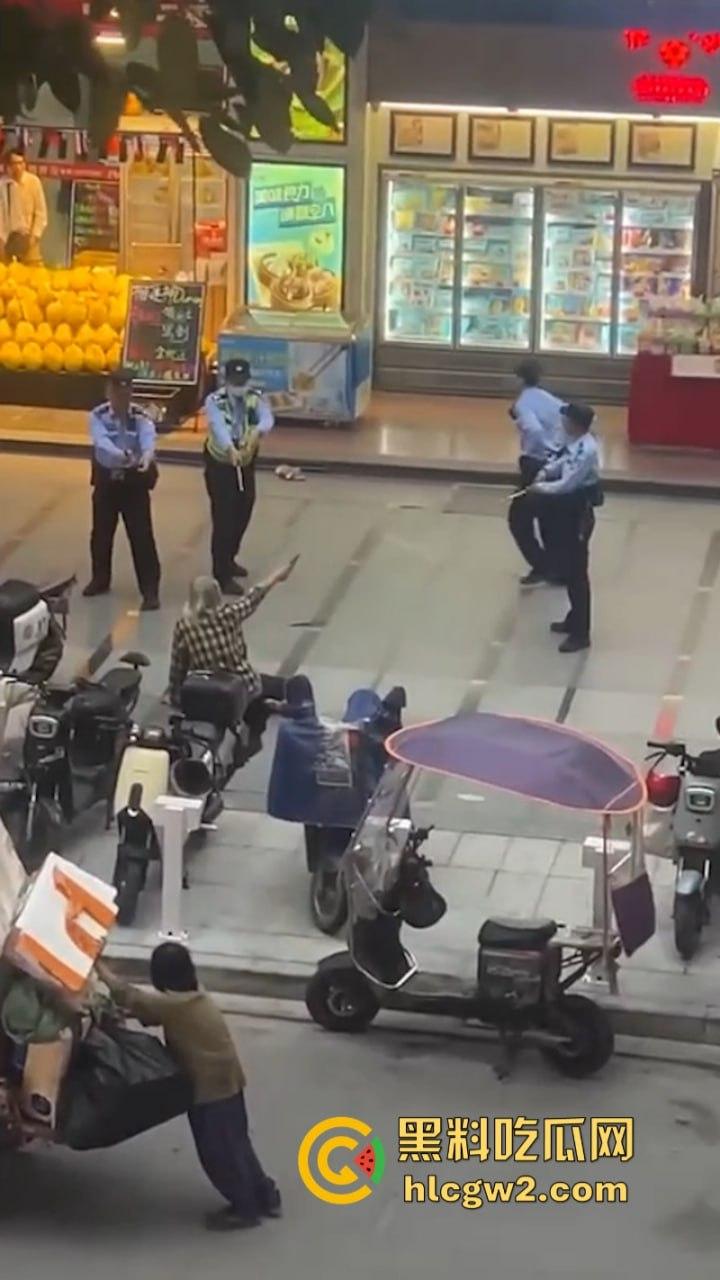 这不是拍戏！广州南沙一男子情绪失控街头挥刀砍人又割喉 被害人当场盖布 好吓人！  第10张