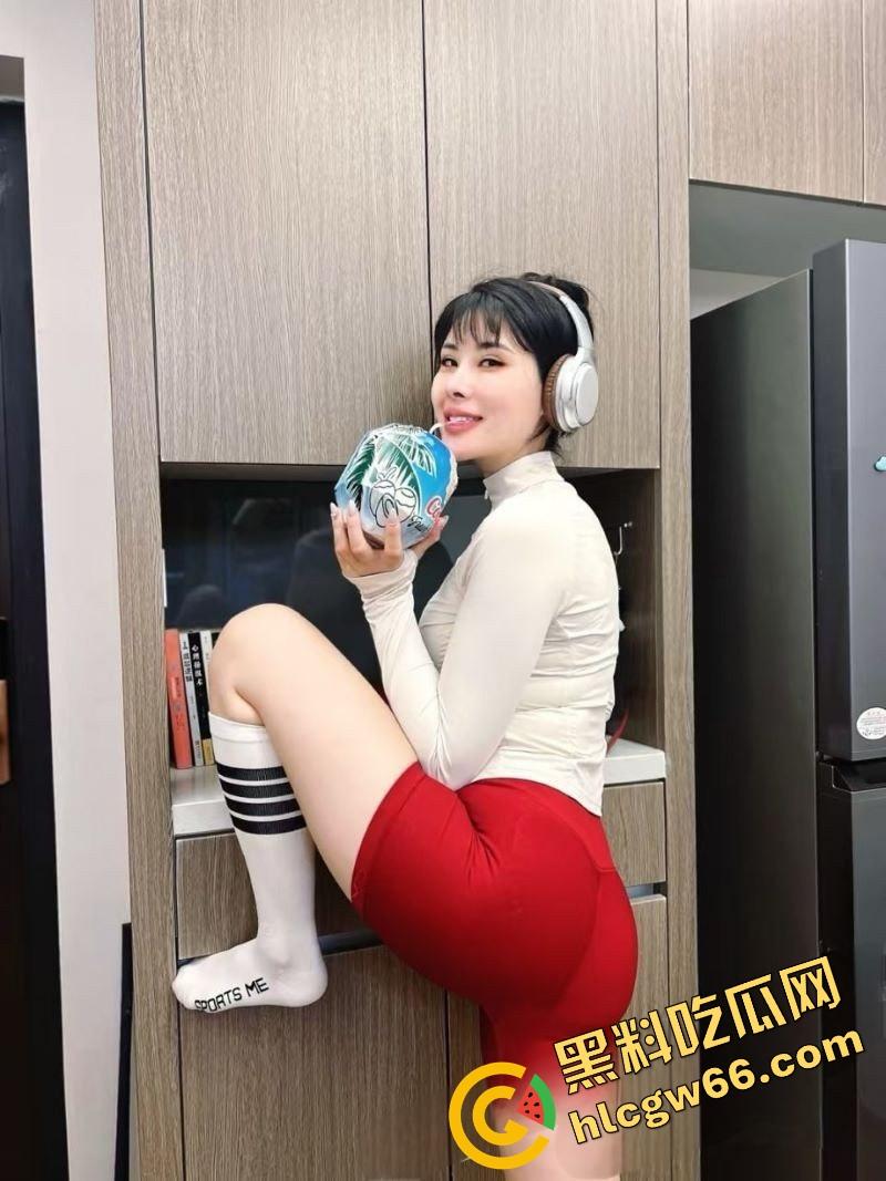 绿帽神人【icicis】操疯健身房！牵老婆勾瑜伽教练4P乱战，骚妻被群插射成精液储藏罐！  第5张