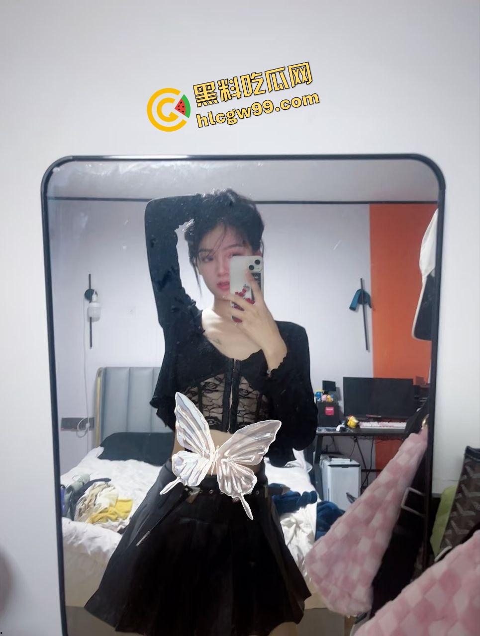 贵州饥渴反差骚鸡【周雨】肾虚男网购炮机刺激插逼，沙发上不停喷水至流水一地！独家曝光流出！  第4张