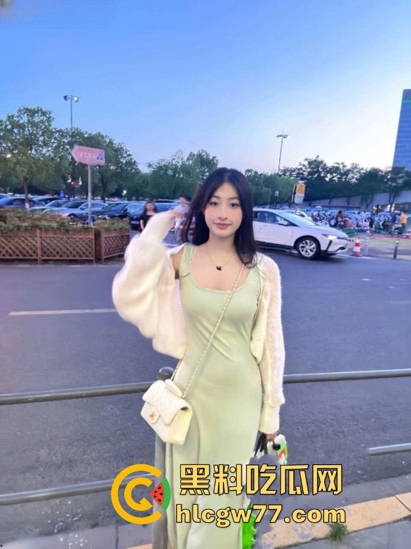 独家爆料 浙江无锡科技职业学院【方诗蕊】私密照流出 口交深喉技术爽翻男友 无套猛烈抽插校花叫不停！  第3张