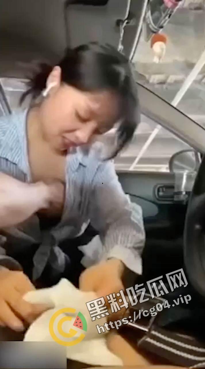 买车送口交！女销售带客户外出看车 停车场来一发口交  今天的业绩又有了 第3张