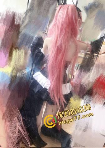 推特【千叶酱】极品JK萝莉白虎嫩逼勾魂，白丝黑丝裹小奶子浪得炸眼，cos校色骚洞漏光狂撩！  第10张