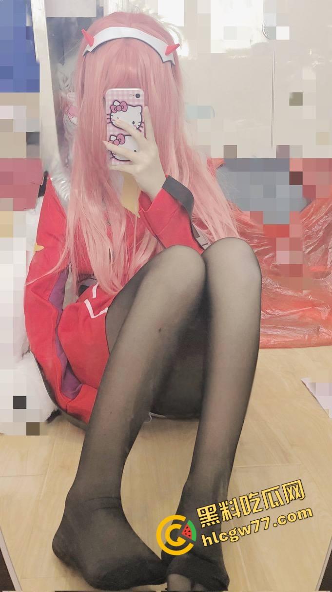 推特【千叶酱】极品JK萝莉白虎嫩逼勾魂，白丝黑丝裹小奶子浪得炸眼，cos校色骚洞漏光狂撩！  第13张