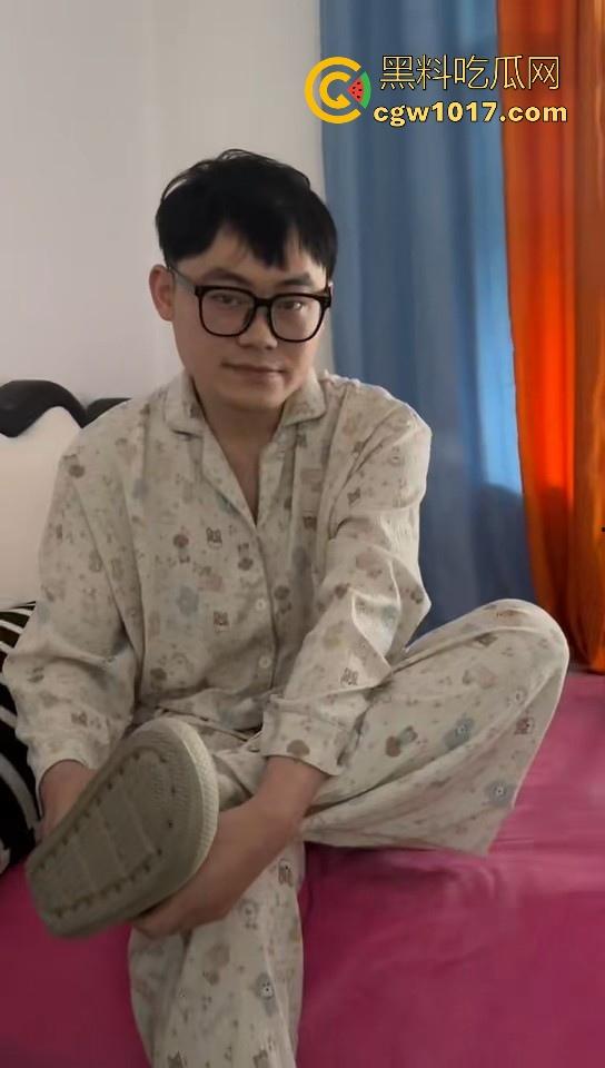 兄弟老婆出轨现场捉奸，但看到兄弟老婆这身材也知道不是老王的错，这么大的奶子还穿的这么性感，直接遭不住！  第11张