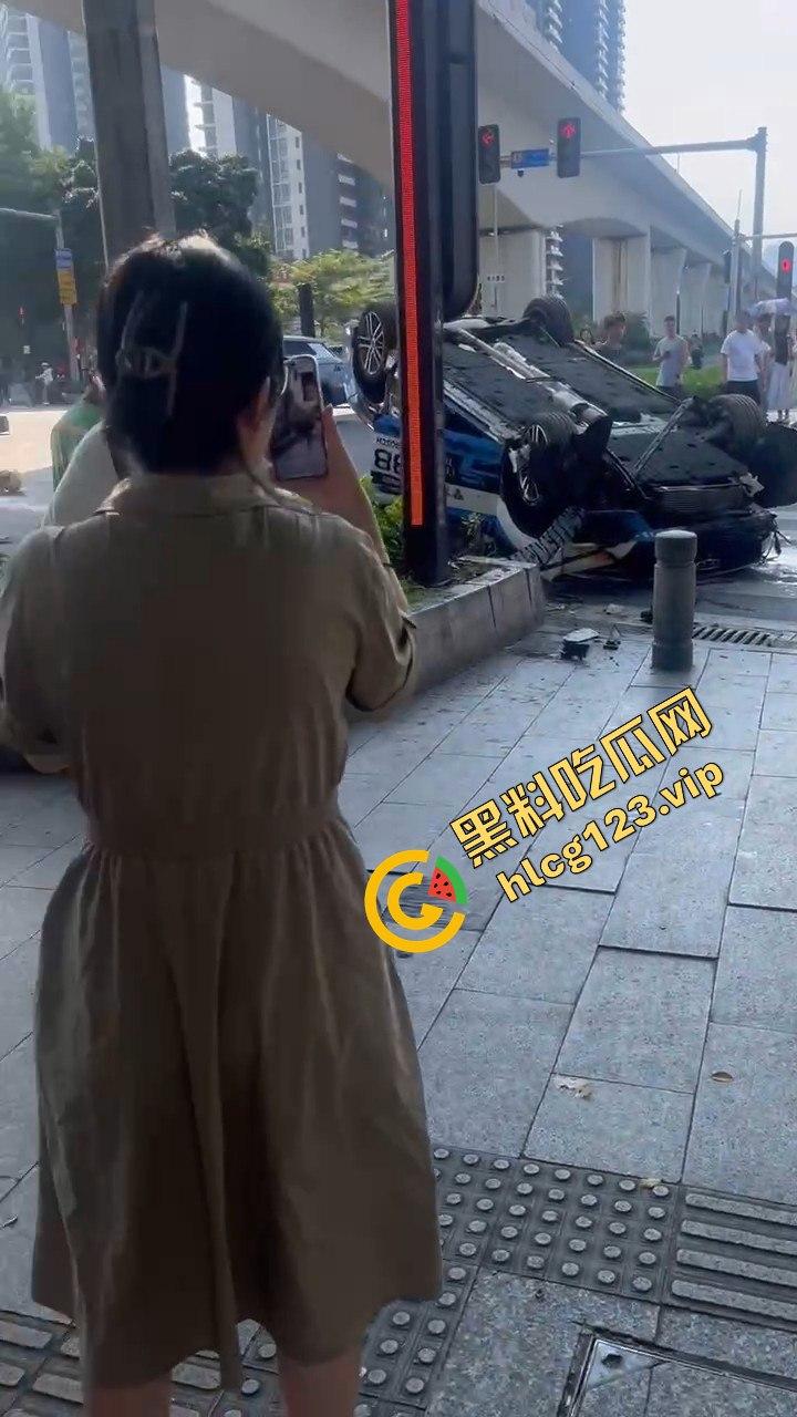 广州海珠区车祸惨烈，外卖小哥血溅当场，车子翻得都认不出来！  第10张