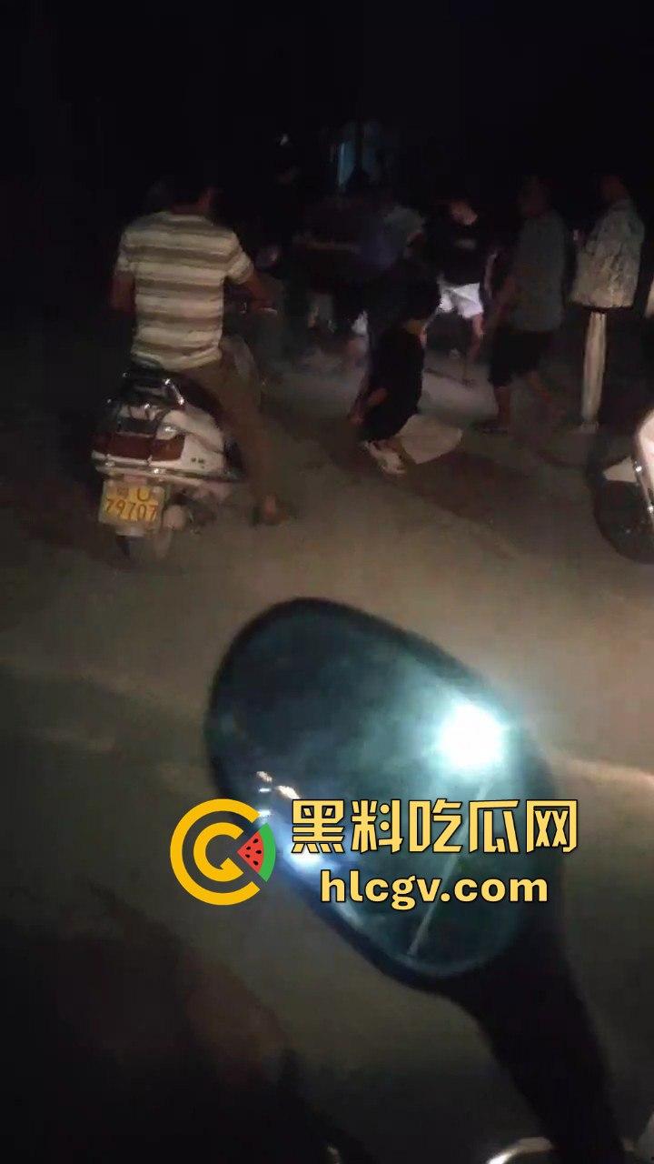 饶平霞东公园精神小伙偷车被当场抓获,装逼不成反成笑话! 第3张 饶平霞东公园精神小伙偷车被当场抓获,装逼不成反成笑话! 第3张