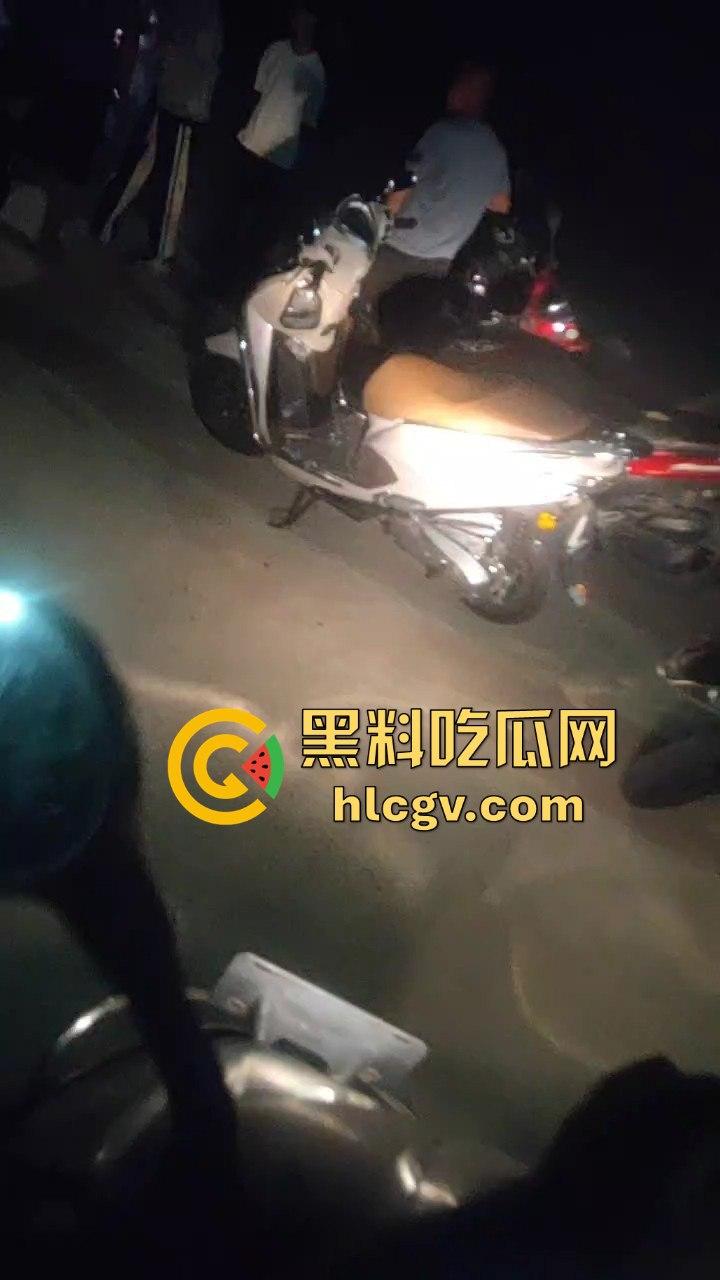 饶平霞东公园精神小伙偷车被当场抓获,装逼不成反成笑话! 第4张 饶平霞东公园精神小伙偷车被当场抓获,装逼不成反成笑话! 第4张