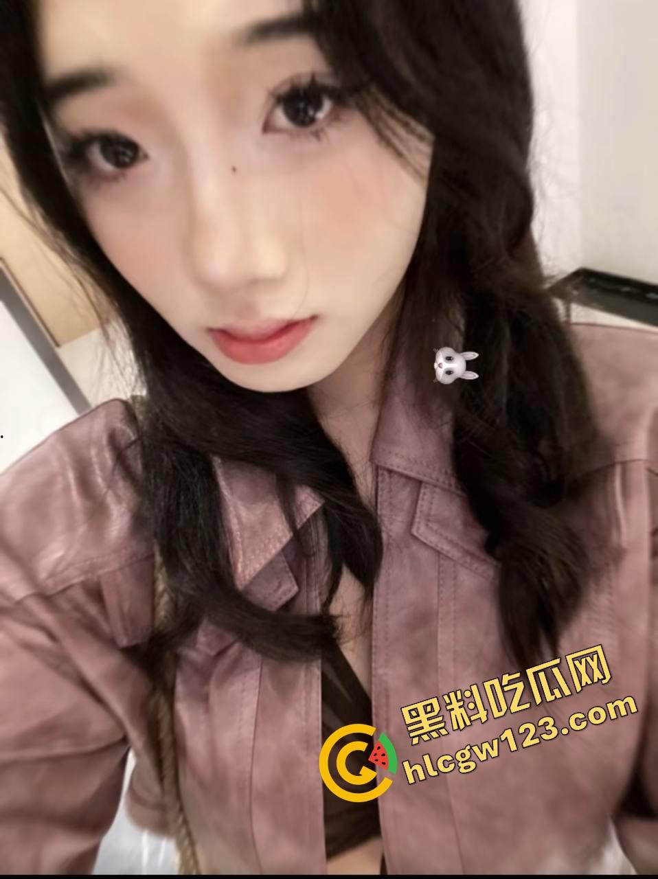 广东财务女主【黄颖】主动求骂，自爆喜欢被叫肥臀母猪，求网友公开羞辱，靠变态上位真的能红？  第1张