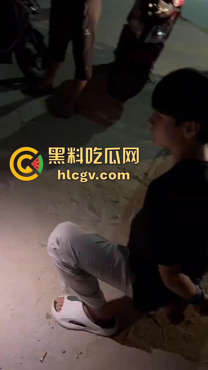 饶平霞东公园精神小伙偷车被当场抓获,装逼不成反成笑话! 第5张 饶平霞东公园精神小伙偷车被当场抓获,装逼不成反成笑话! 第5张