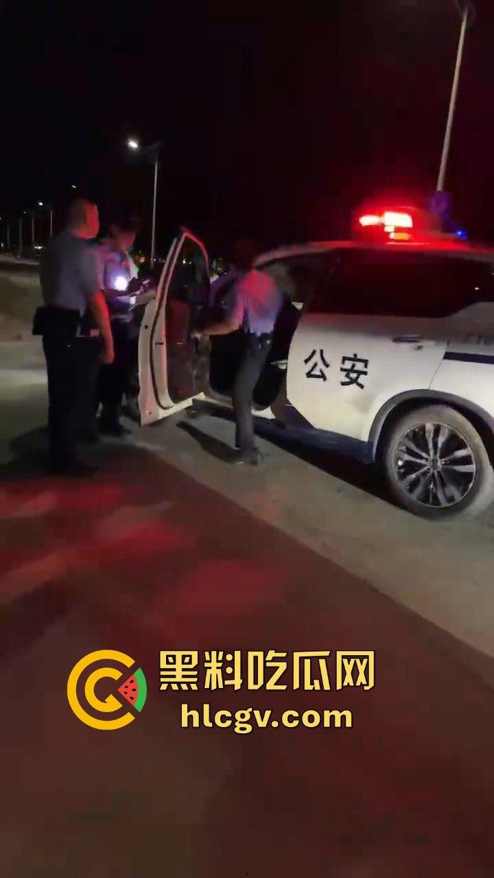 饶平霞东公园精神小伙偷车被当场抓获,装逼不成反成笑话! 第6张 饶平霞东公园精神小伙偷车被当场抓获,装逼不成反成笑话! 第6张