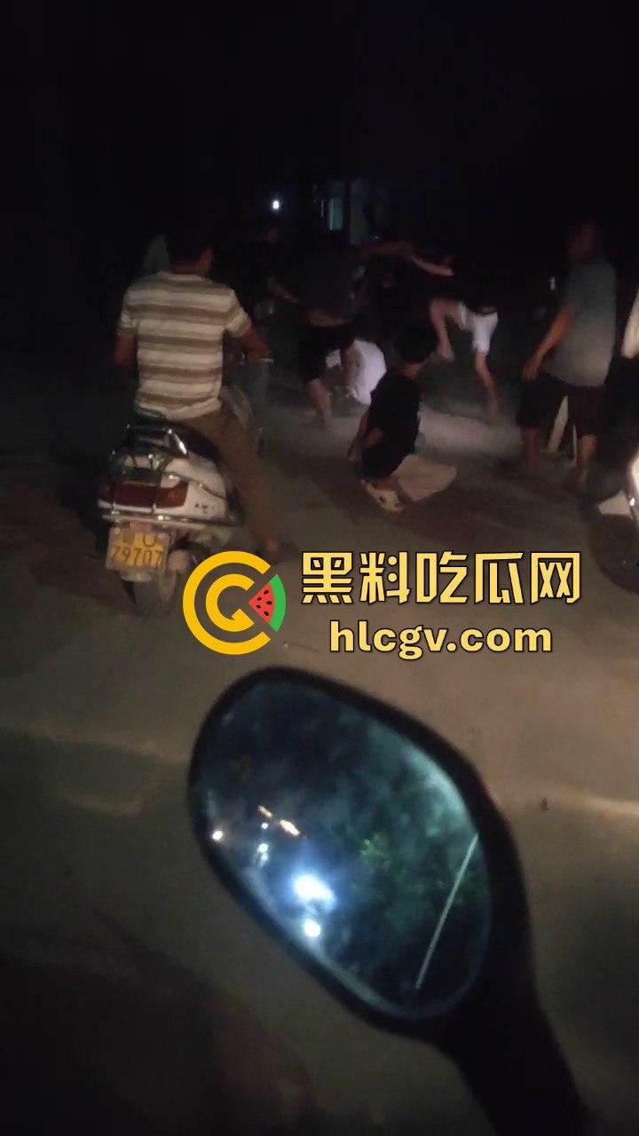 饶平霞东公园精神小伙偷车被当场抓获,装逼不成反成笑话! 第7张 饶平霞东公园精神小伙偷车被当场抓获,装逼不成反成笑话! 第7张