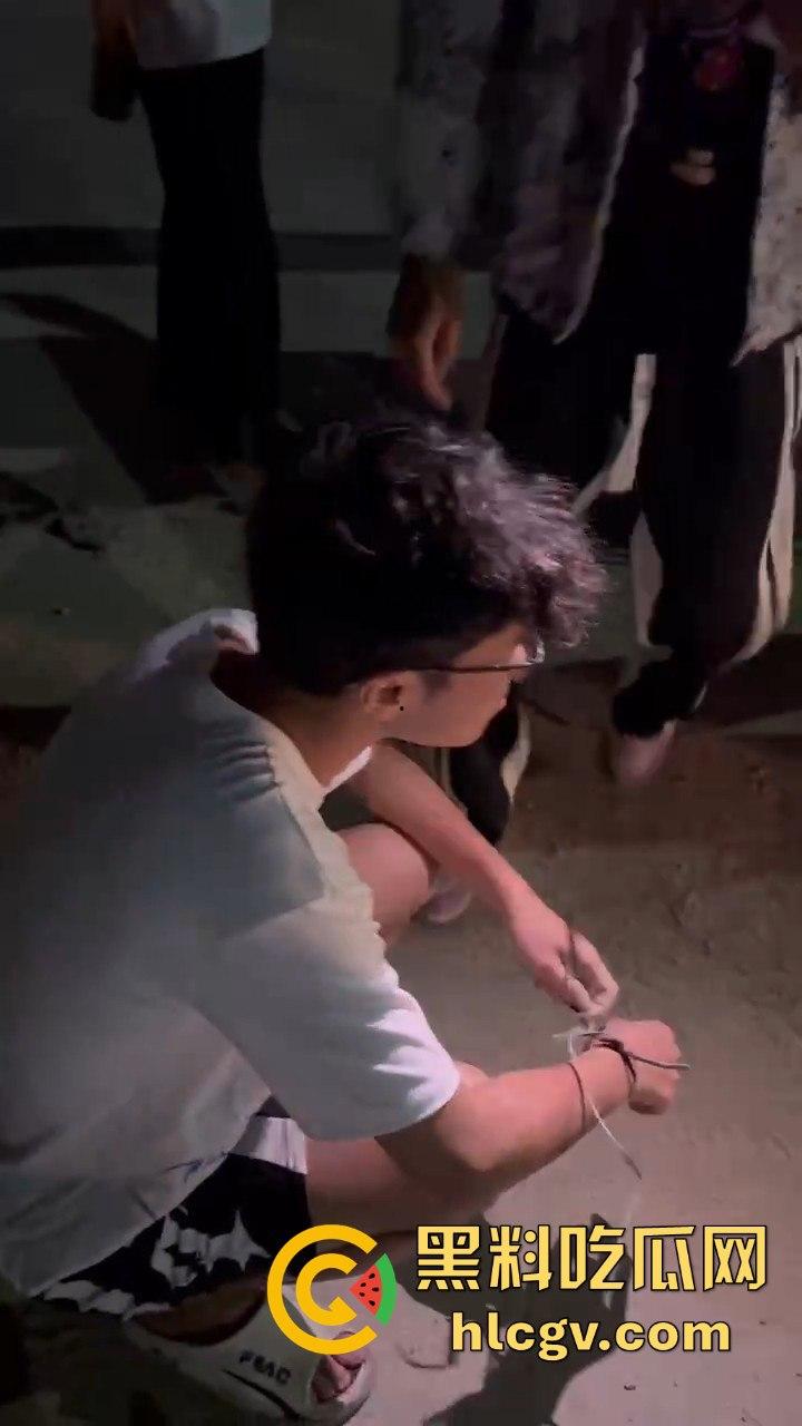 饶平霞东公园精神小伙偷车被当场抓获,装逼不成反成笑话! 第8张 饶平霞东公园精神小伙偷车被当场抓获,装逼不成反成笑话! 第8张