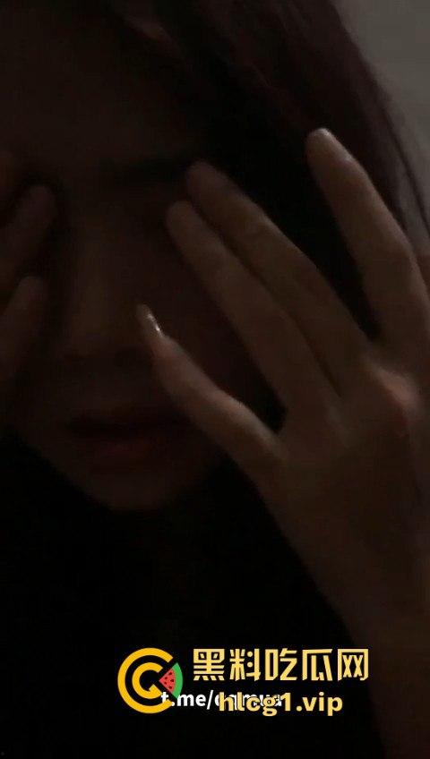 无辜小美女惨遭围堵楼梯间，疯狂围踹画面曝光，血腥至极！  第8张