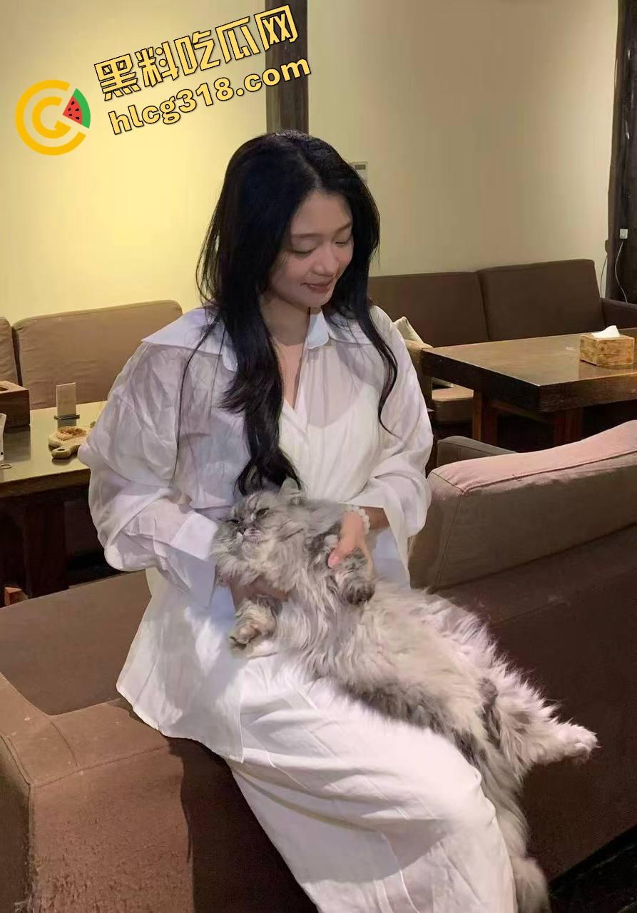 石家庄母狗『钱倪』请命为爸爸出战，全裸戴链跪街上完成主人任务，把电动车光头哥看得差点射裤子！  第1张