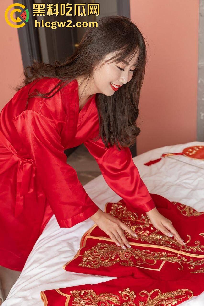 群友独家爆料极品人妻【何丽娜】调教大瓜！婚纱肥臀被玩弄，羞耻姿势曝光，肥臀晃动如母狗献礼！  第7张