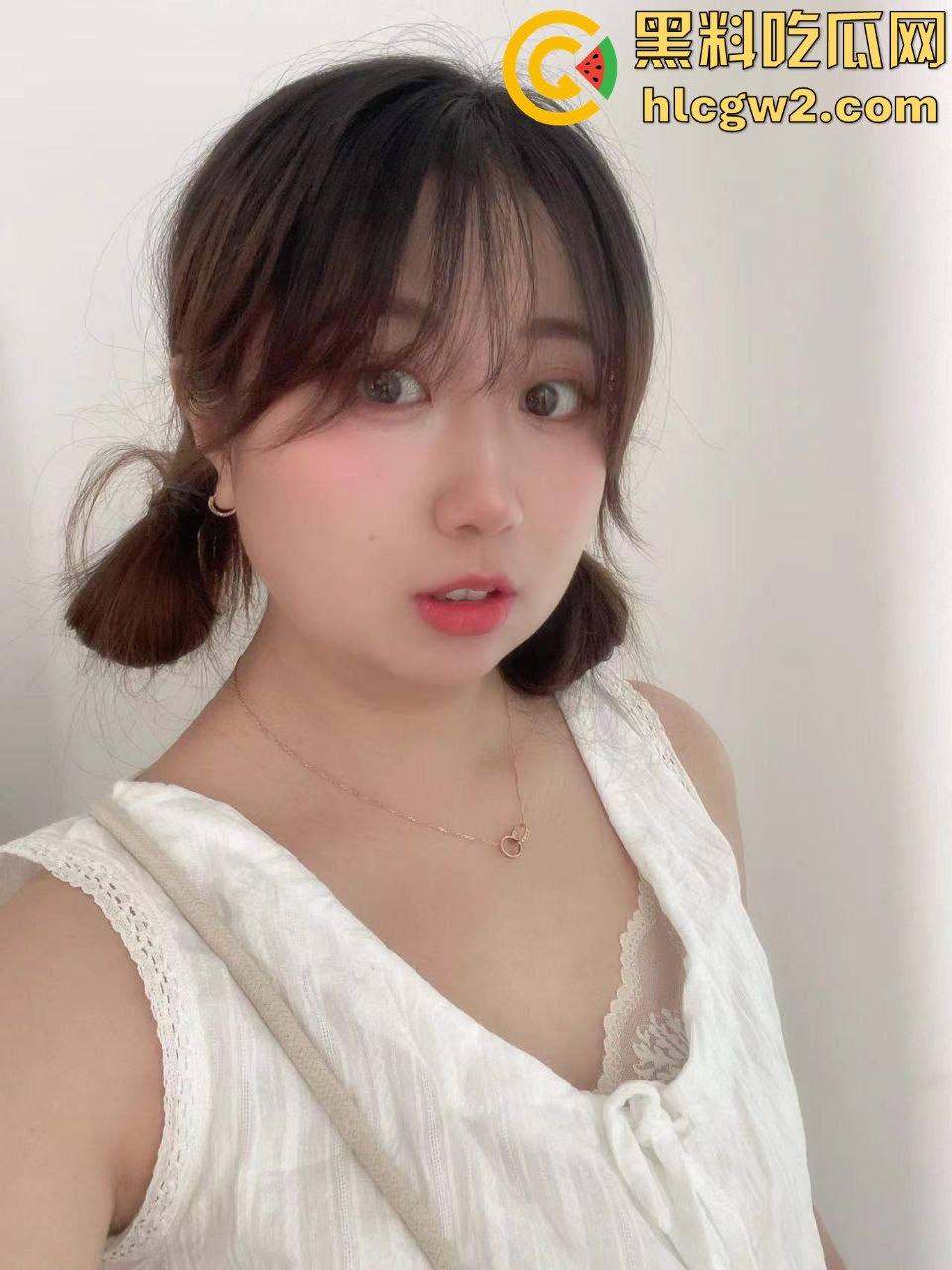 群友独家爆料极品人妻【何丽娜】调教大瓜！婚纱肥臀被玩弄，羞耻姿势曝光，肥臀晃动如母狗献礼！  第13张