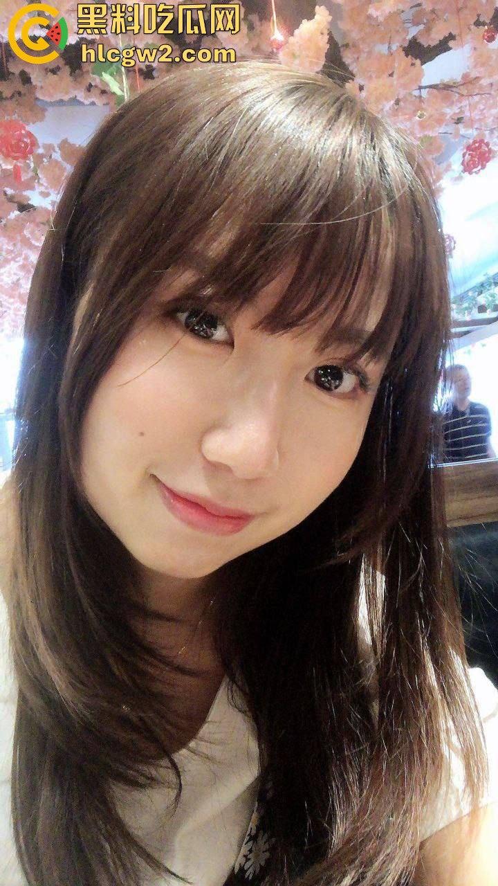 群友独家爆料极品人妻【何丽娜】调教大瓜！婚纱肥臀被玩弄，羞耻姿势曝光，肥臀晃动如母狗献礼！  第17张