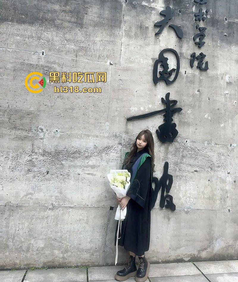 四川美术学院【苏筱】性爱视频流出，高颜值女大多种情趣内衣，大秀诱人胴体，撸点极高！  第3张