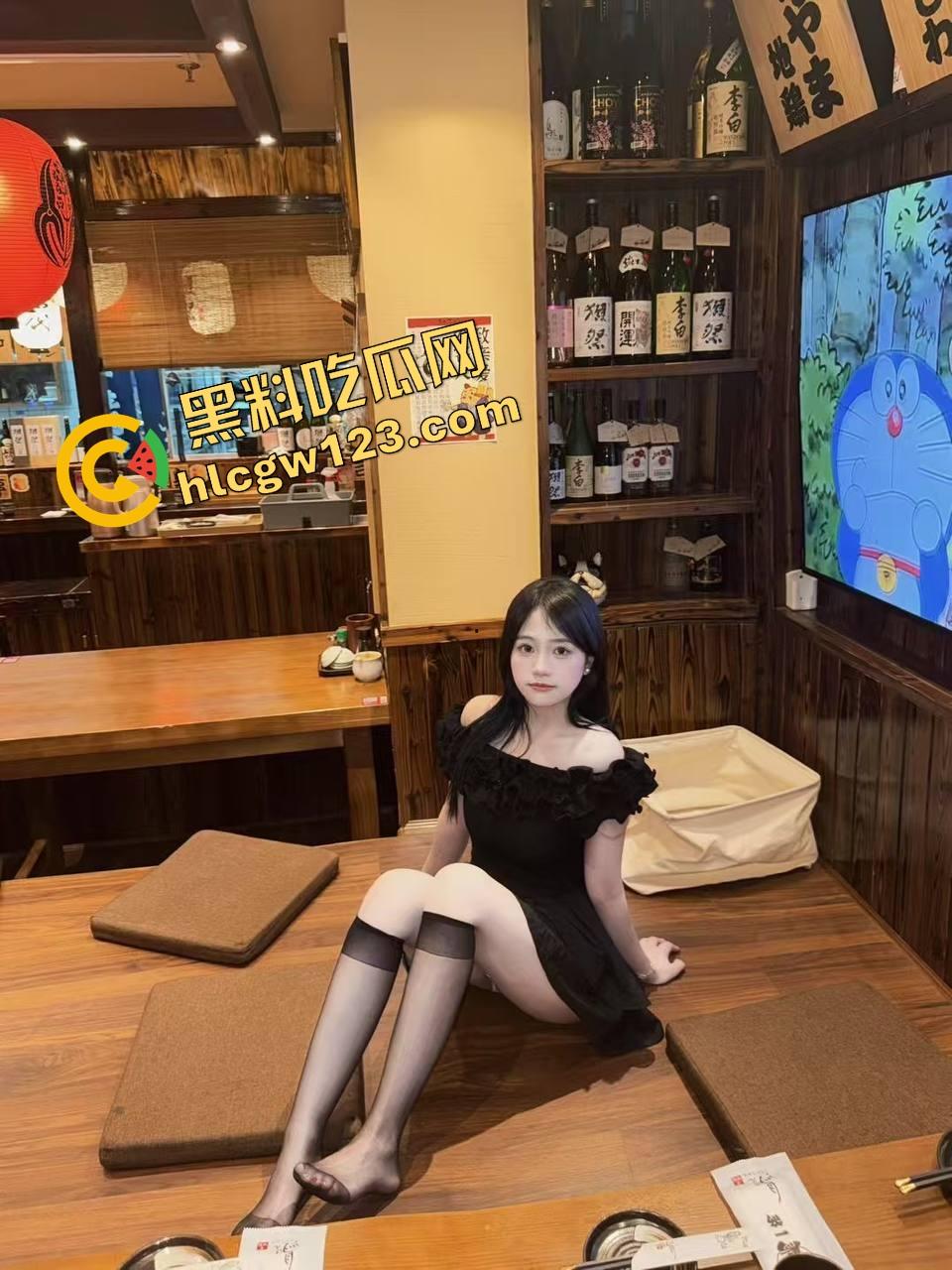 高清特写淫荡母狗五指齐插逼眼 屁眼逼眼轮番轰炸 大屌横冲直撞喷翻半盆淫水 全程高潮抽搐尖叫像鬼上身！  第4张