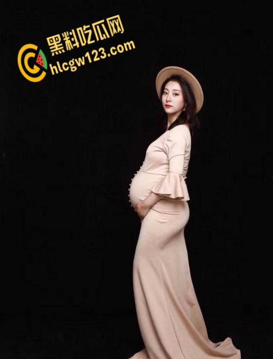 寂寞孕妇借抖音公开卖淫，这奶子都快能挤出奶了，这么大的肚子也不怕把孩子顶坏了？  第1张