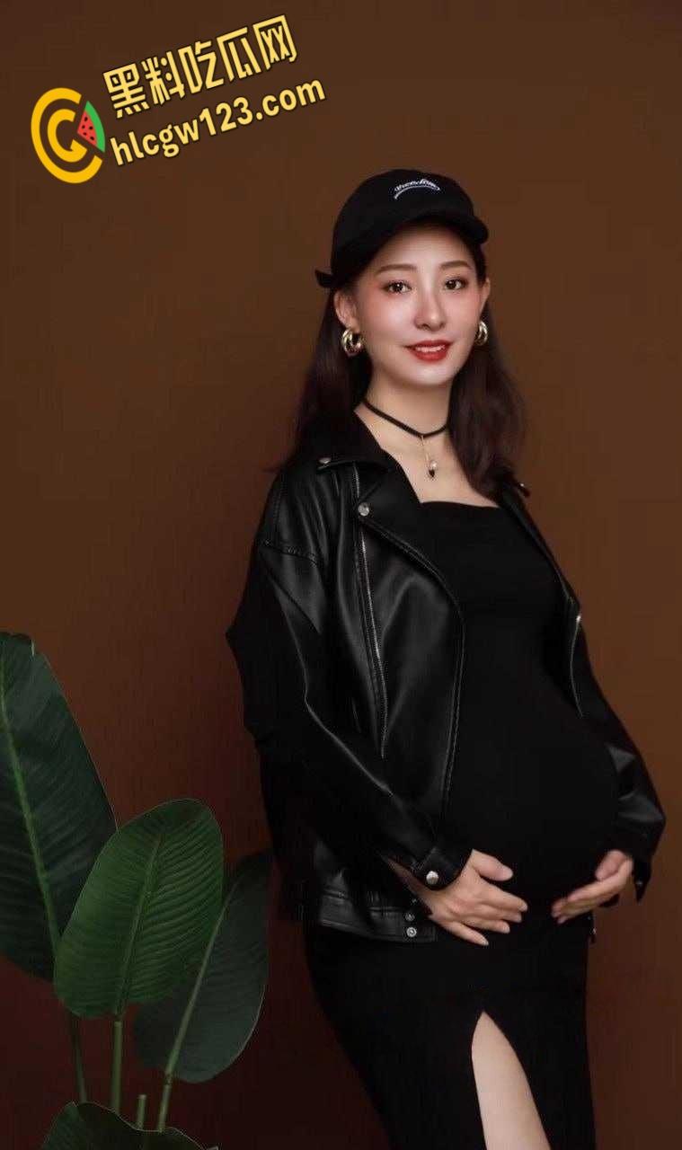 寂寞孕妇借抖音公开卖淫，这奶子都快能挤出奶了，这么大的肚子也不怕把孩子顶坏了？  第2张