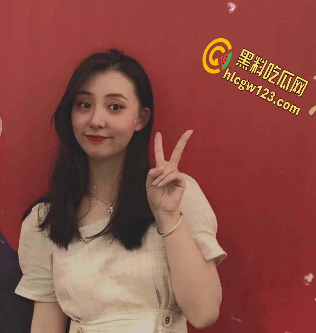 寂寞孕妇借抖音公开卖淫，这奶子都快能挤出奶了，这么大的肚子也不怕把孩子顶坏了？  第4张