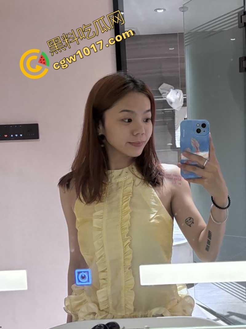 四川极品短发小少妇【汪梦霏】喜欢镜前做爱！边交欢边拍自己淫态，玩裸聊举奶挑逗，全程露脸表情骚极！  第1张