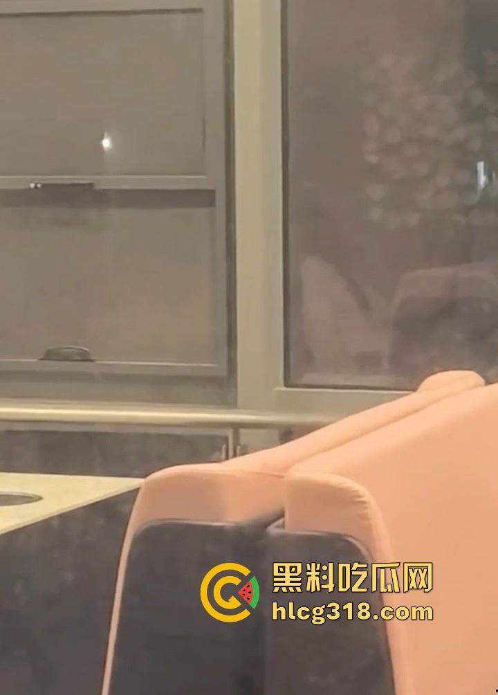 武汉生物工程学院社团师姐【林鹤敏】跟学长男友性爱爆发在二楼食堂直接开炮，被学弟偷拍曝光！  第5张