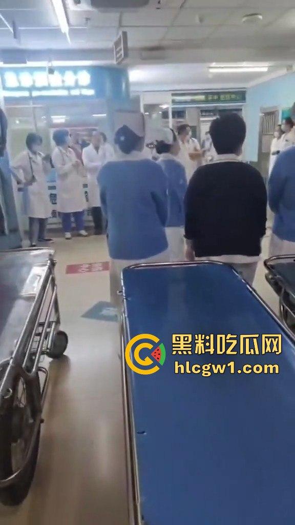 辽宁沈阳苏家屯高速突发大巴车祸！疑似载满辽宁师范大学学生，现场一片狼藉！  第4张