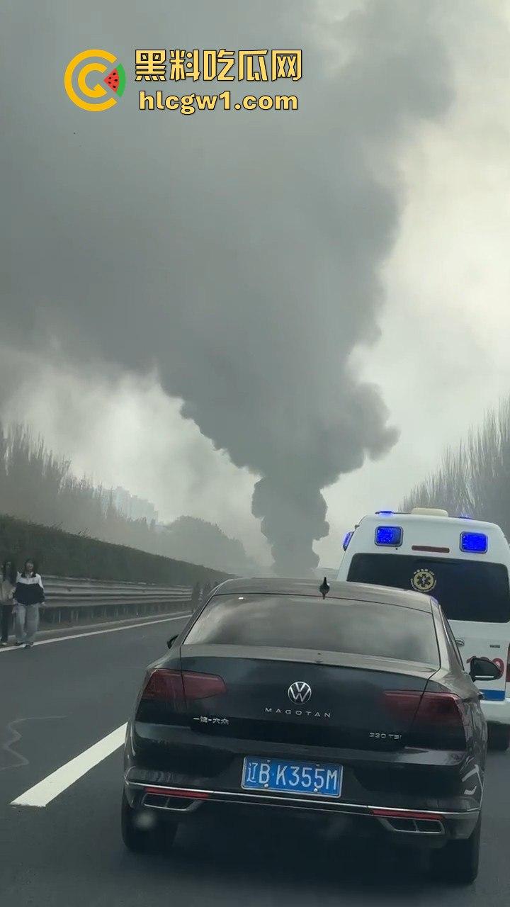 辽宁沈阳苏家屯高速突发大巴车祸！疑似载满辽宁师范大学学生，现场一片狼藉！  第6张