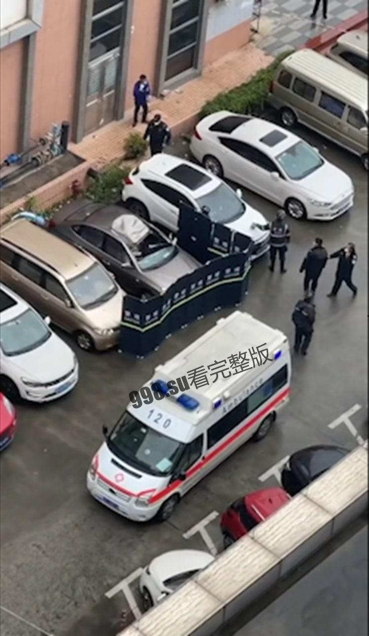 广东惠州 令人抑郁，妈妈抱着孩子一起跳楼，车上大人地上孩子，残忍了！  第3张