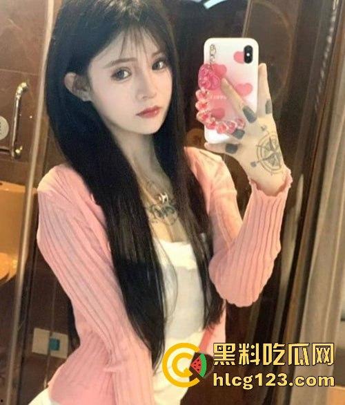 京城富二代带领车模开房大戏！多位女神级车模全裸跪地求操！花式调教让她们高潮迭起，嘴里全是求再操！  第1张